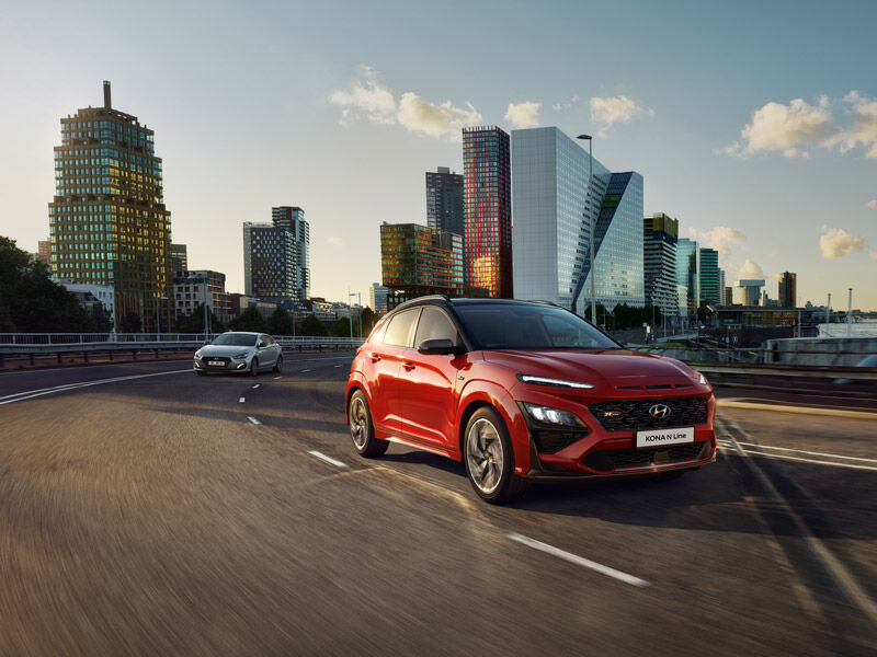 hyundai_7_getaways_easter_couple_driving_800x600.jpg