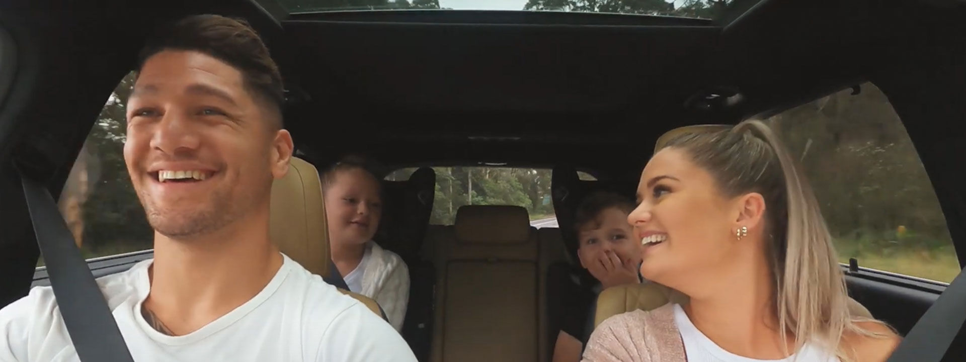 Hyundai_Santa-Fe_Malakai-family_HiRes_02_1920x720.jpg