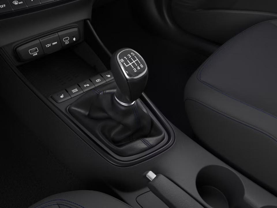 Transmisión manual de 5 o 6 velocidades.