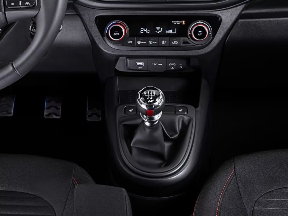 Palanca de cambios deportiva N Line.