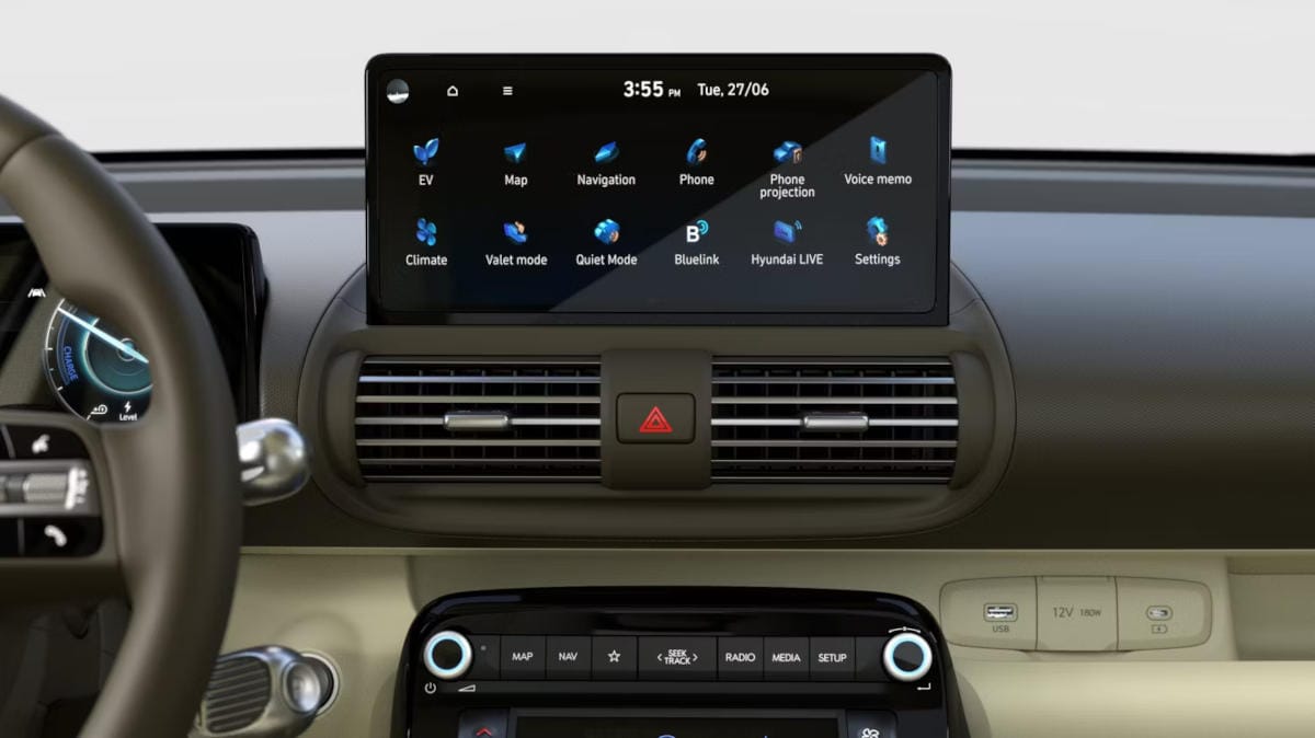 Detalle de la pantalla táctil central de 10,25” del nuevo compacto coche eléctrico Hyundai INSTER.