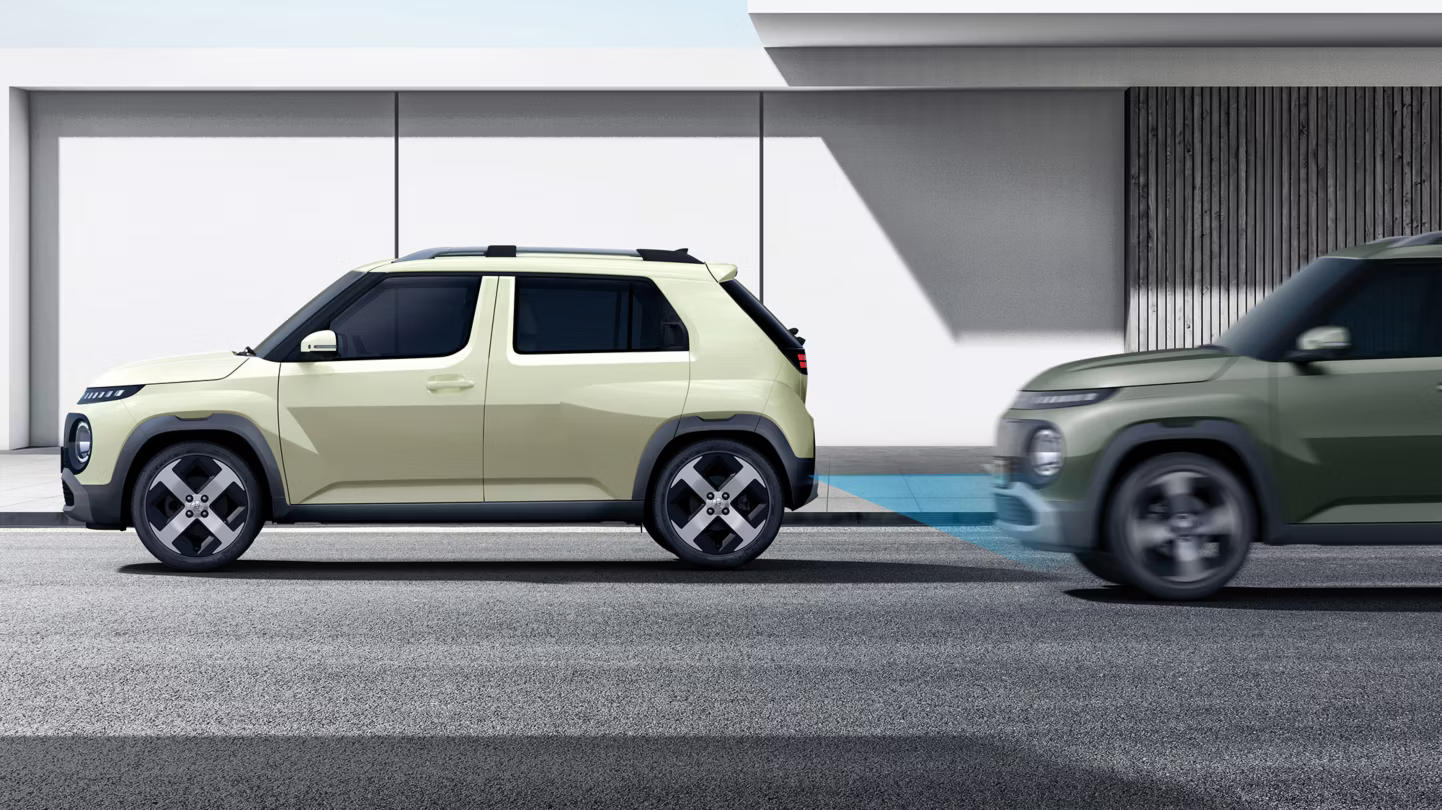 Representación visual del asistente de aparcamiento anticolisión trasero del nuevo Hyundai INSTER.