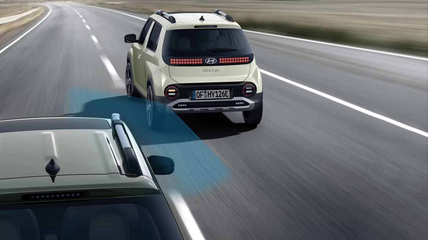 Representación visual del ángulo muerto del nuevo coche eléctrico compacto Hyundai INSTER.