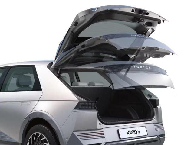 Portón trasero eléctrico.