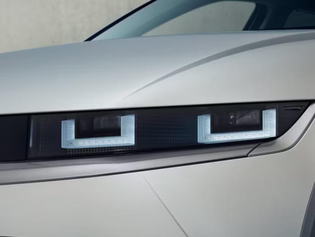 De la oscuridad a la luz en 256 píxeles.