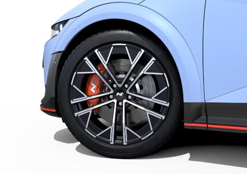 Llantas de aleación de 21”.