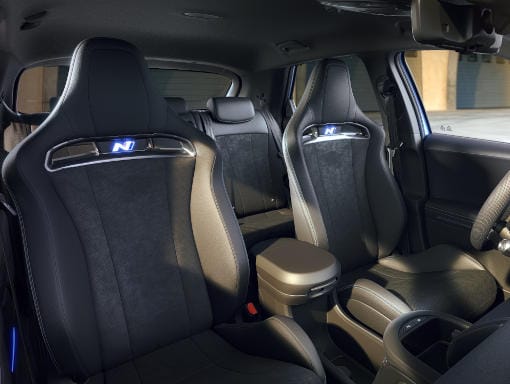 Asientos N tipo deportivo.