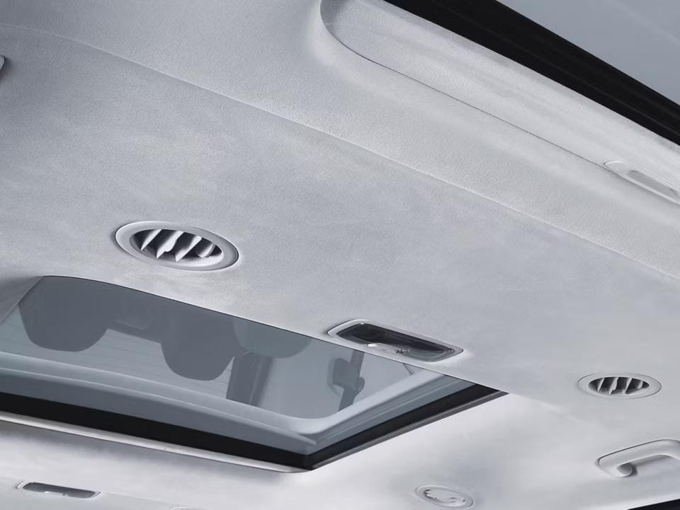 Pantalla táctil central de 10,25”.