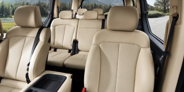 Cinturón de seguridad de 3 puntos para todos los pasajeros.