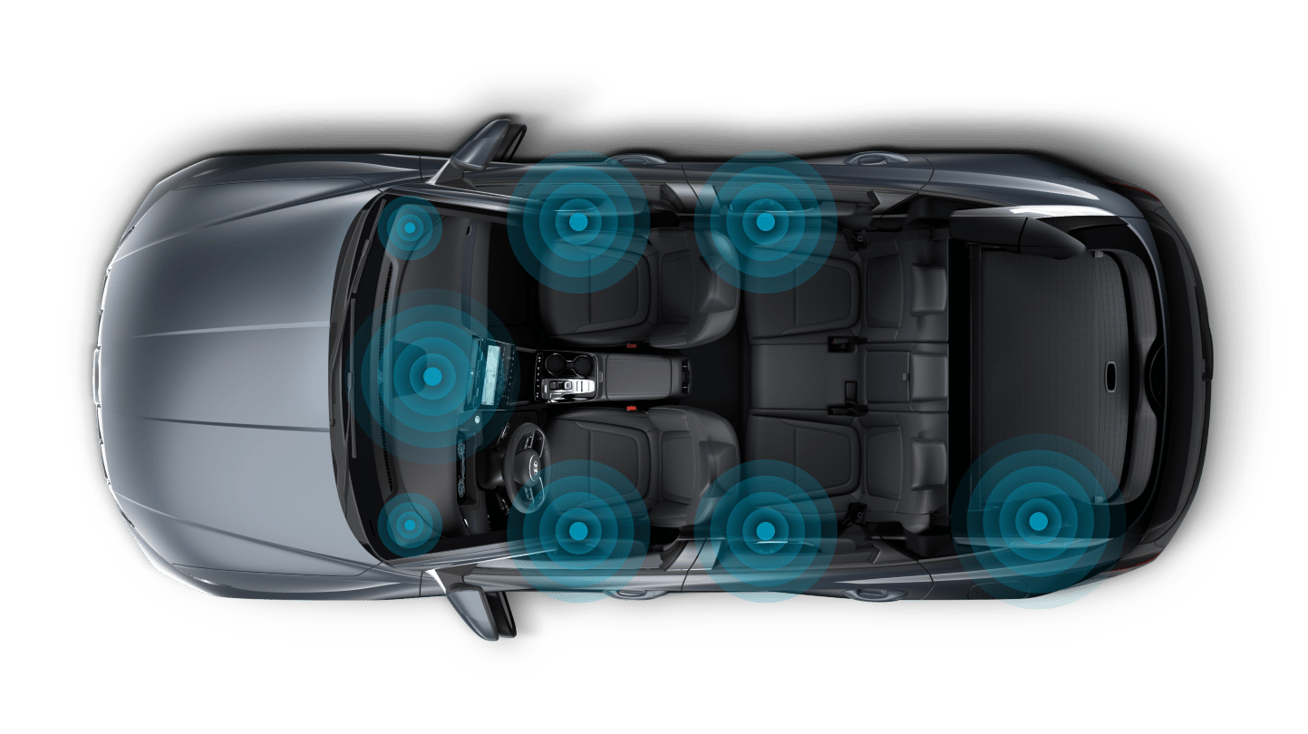 Imagen a vista de pájaro del Hyundai TUCSON con altavoces de alto rendimiento y subwoofer destacados. 