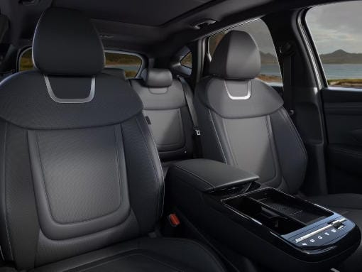  Los asientos del conductor y del acompañante del Hyundai TUCSON.
