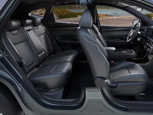 Cómodas cinco plazas del Hyundai TUCSON en la imagen lateral. 