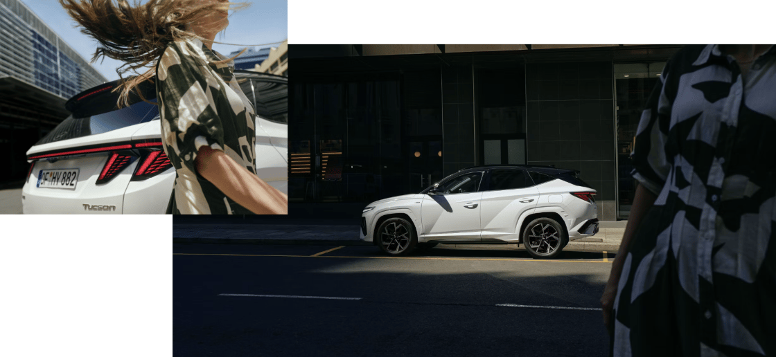 Una mujer camina detrás del Hyundai TUCSON.