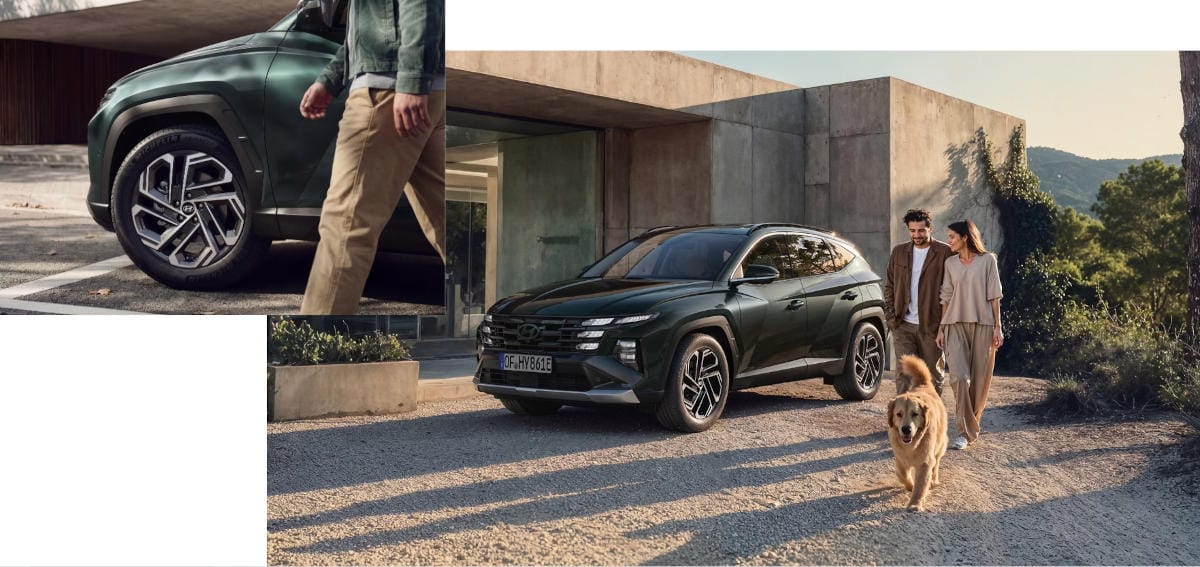 El Hyundai TUCSON aparcado junto a un edificio.