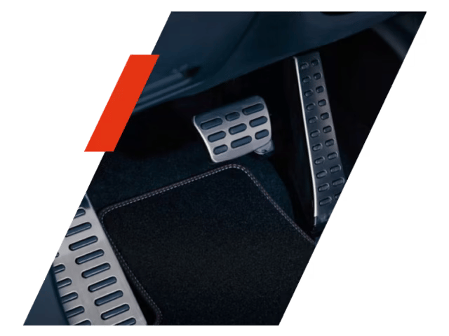 Pedales metálicos deportivos.