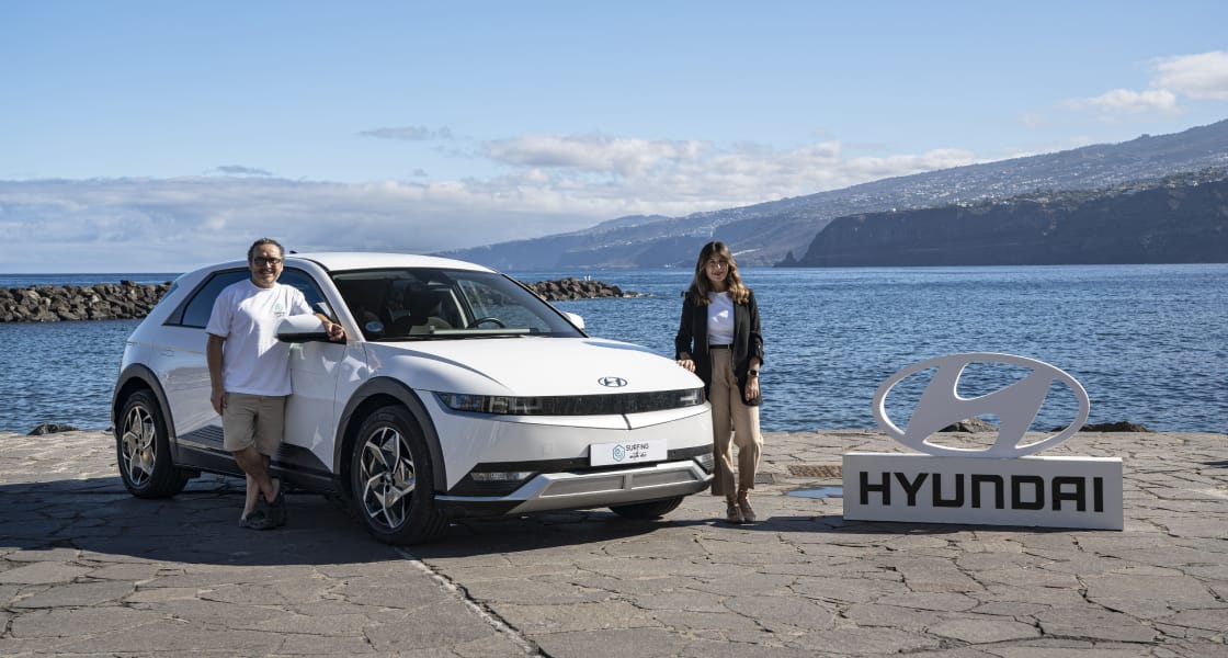 Hyundai Canarias se une a ‘Surfing with me’ para transformar colillas recicladas en tablas de surf que recorrerán Europa