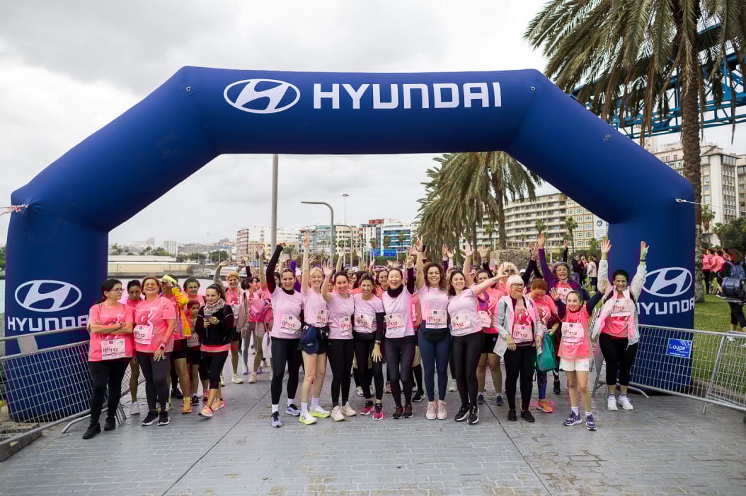 Hyundai tiñe de rosa Las Palmas de Gran Canaria en su tercer año de apoyo a la Carrera de la Mujer