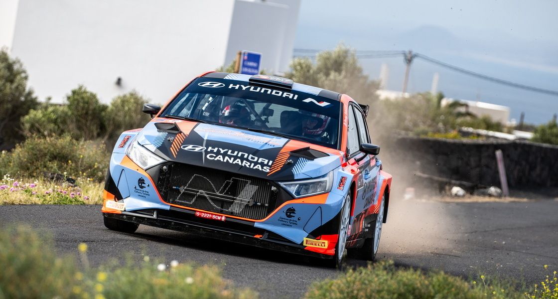 Hyundai i20 N Rally2 en un tramo de Canarias