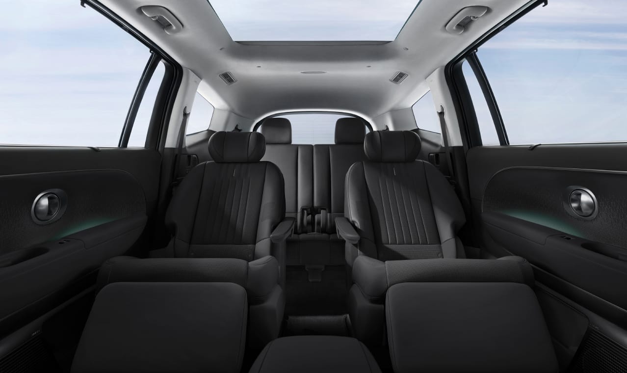 IONIQ 9 2nd row power seat