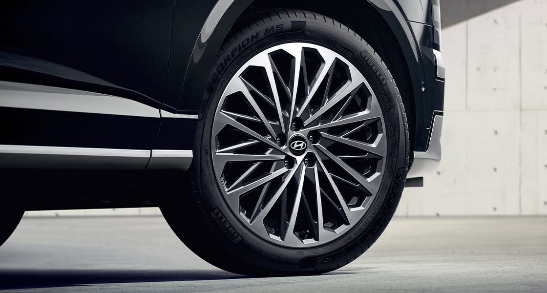 21-inch alloy wheels*