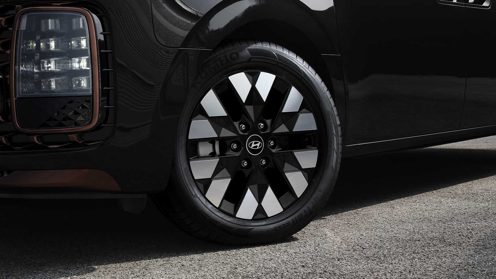 18-inch Black Glossy Alloy Wheel