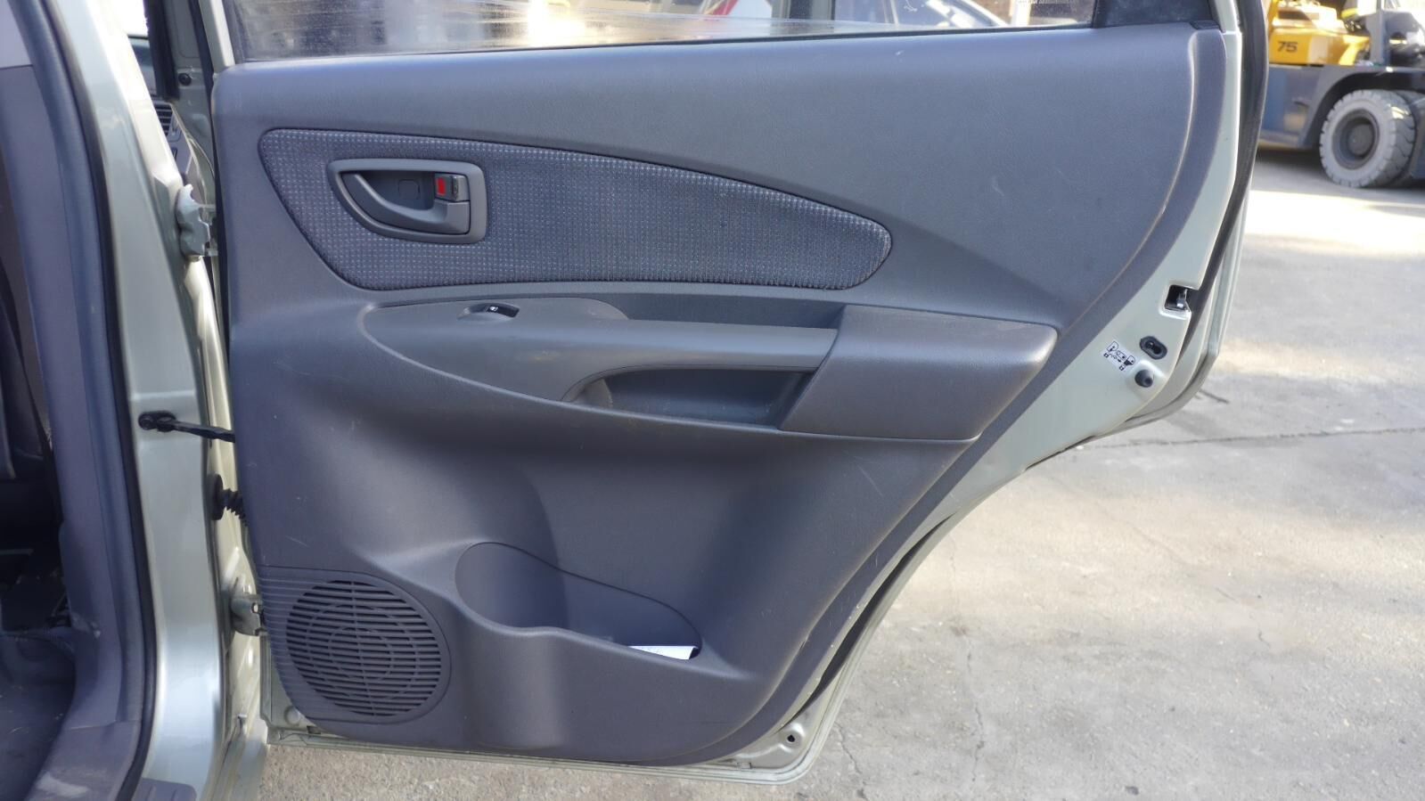 5 Cara Membersihkan Door Trim Mobil