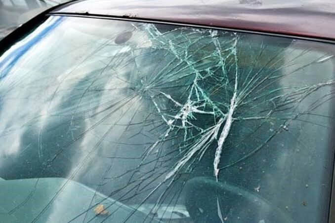 Berbagai Penyebab Kaca Mobil Retak dan Cara Mengatasinya