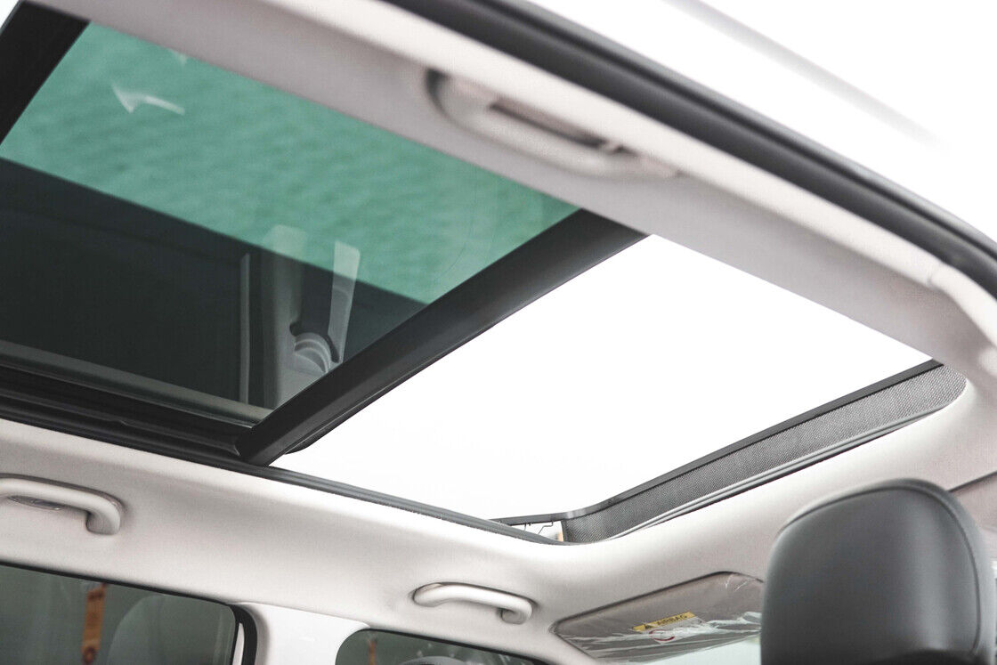 Cara Merawat Sunroof Mobil Agar Tetap Awet