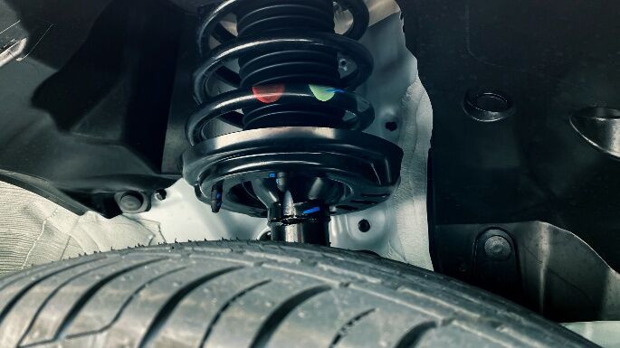 Shock Absorber Mobil: Peran Penting dalam Kenyamanan Berkendara