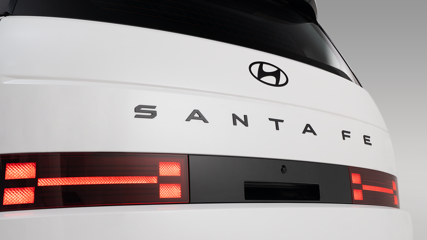 all-new-santa-fe-rear-emblem
