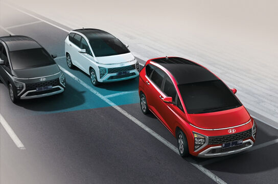Blind-spot Collision-avoidance Assist (BCA - From parallel parking)*