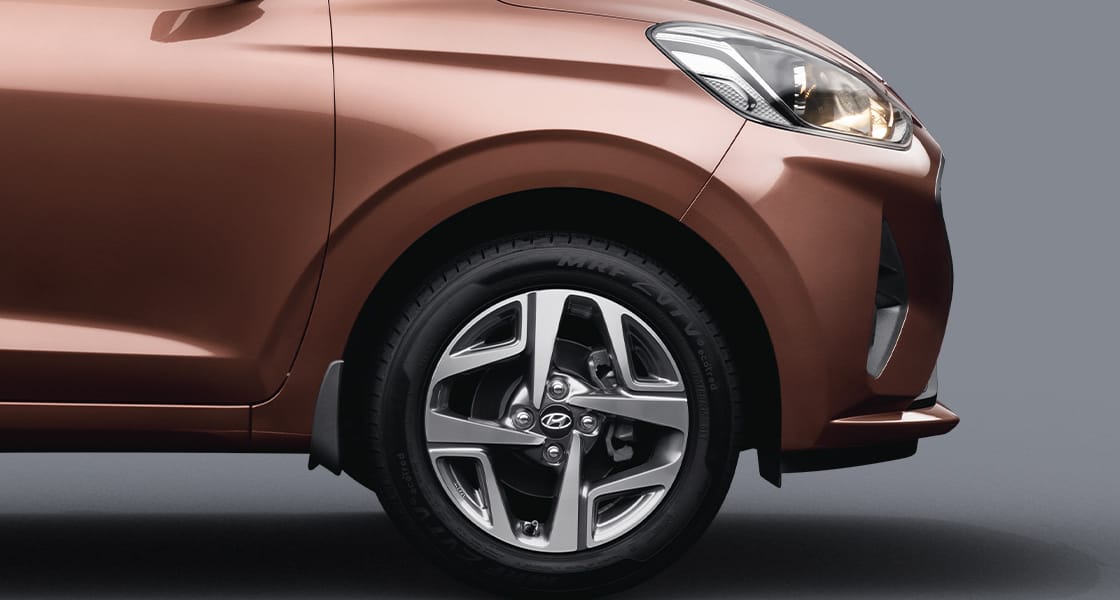 Hyundai Aura Front view