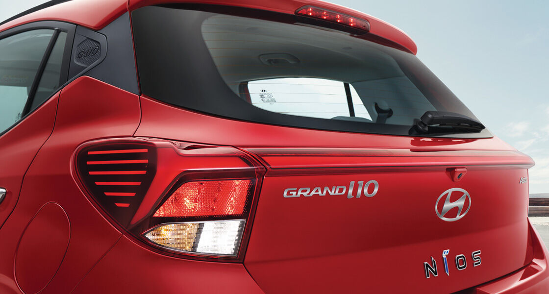 rear chrome garnish