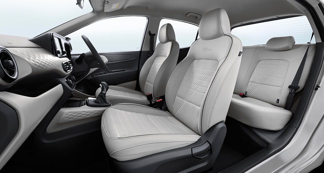 Hyundai Grand i10 Images  Grand i10 Exterior Road Test and Interior Photo  Gallery