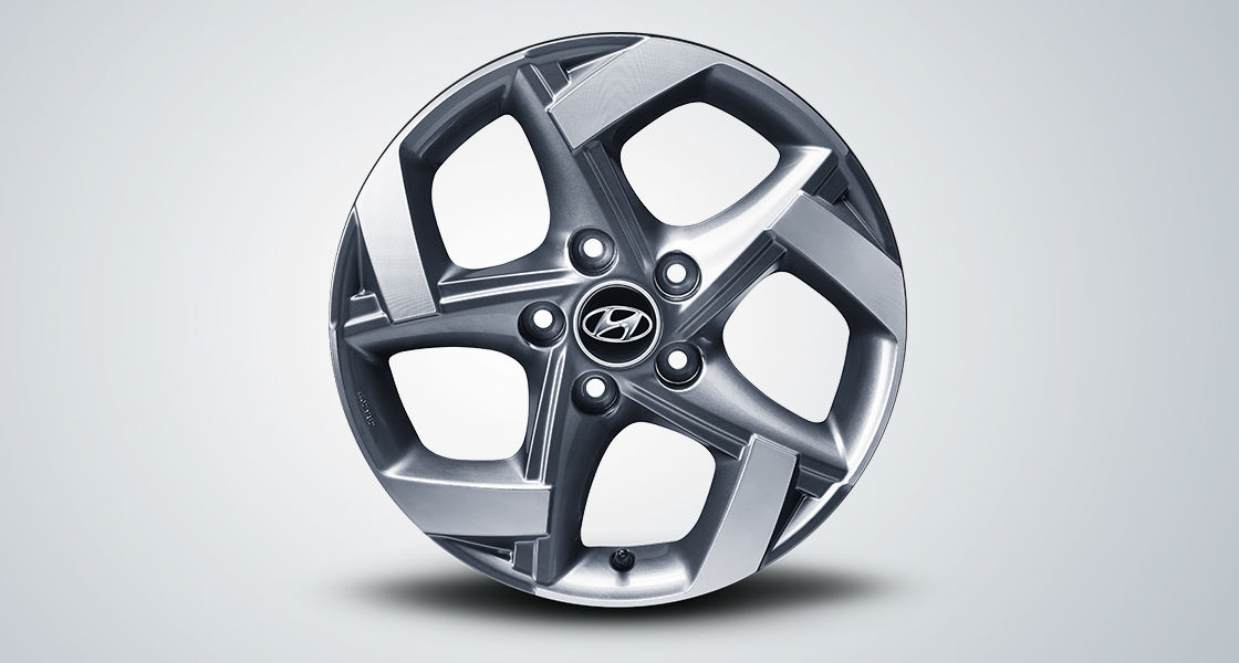 Four different design of alloy wheels