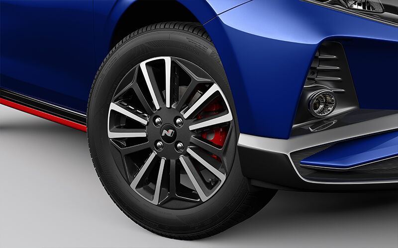Front disc brakes with red caliper