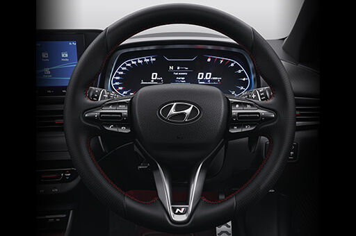 3-spoke steering wheel with N logo