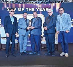 Hyundai VENUE receiving the SUV of the Year award