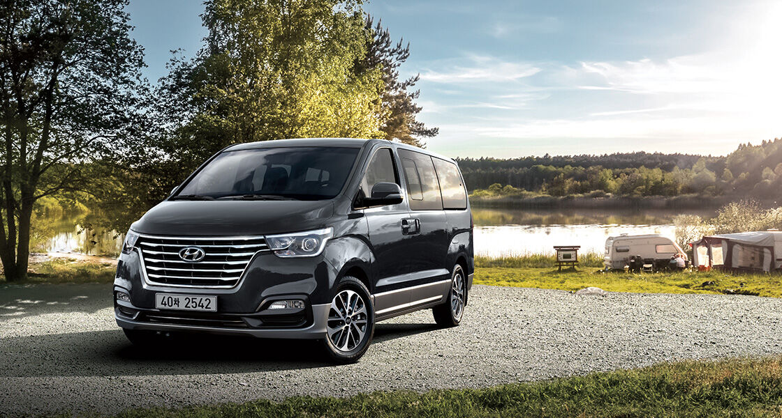 GRAND STAREX Urban 9-seater Exclusive (Timeless Black)
