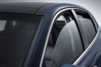 Double-glazed soundproof glass (rear doors)