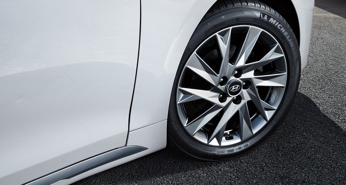 GRANDEUR Hybrid 18-inch sputtering alloy wheel for Calligraphy only
