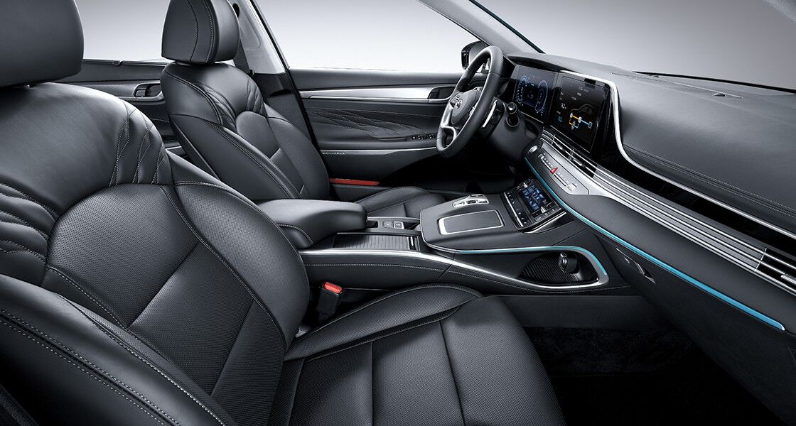 GRANDEUR Hybrid Black one-tone Quilted Nappa leather seat