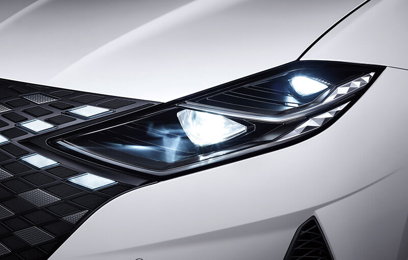 GRANDEUR Hybrid Full LED headlamp