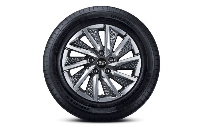 IONIQ Electric Michelin tire & 16-inch alloy wheels