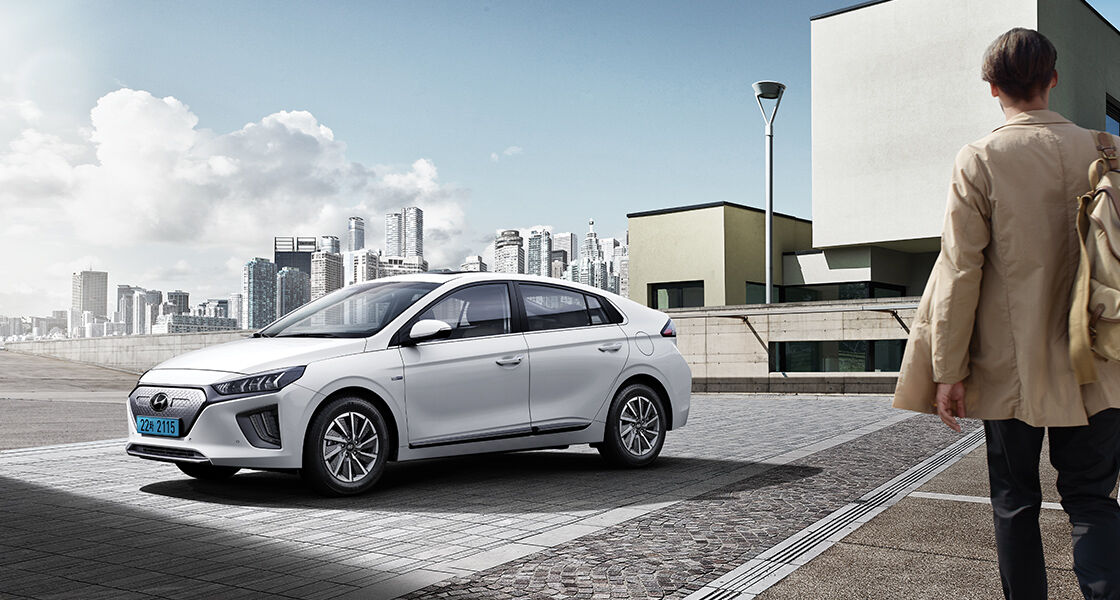 IONIQ Electric Q trim with full option in Polar White