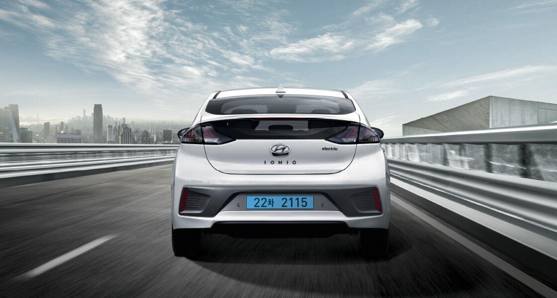 IONIQ Electric Q trim with full option in Polar White