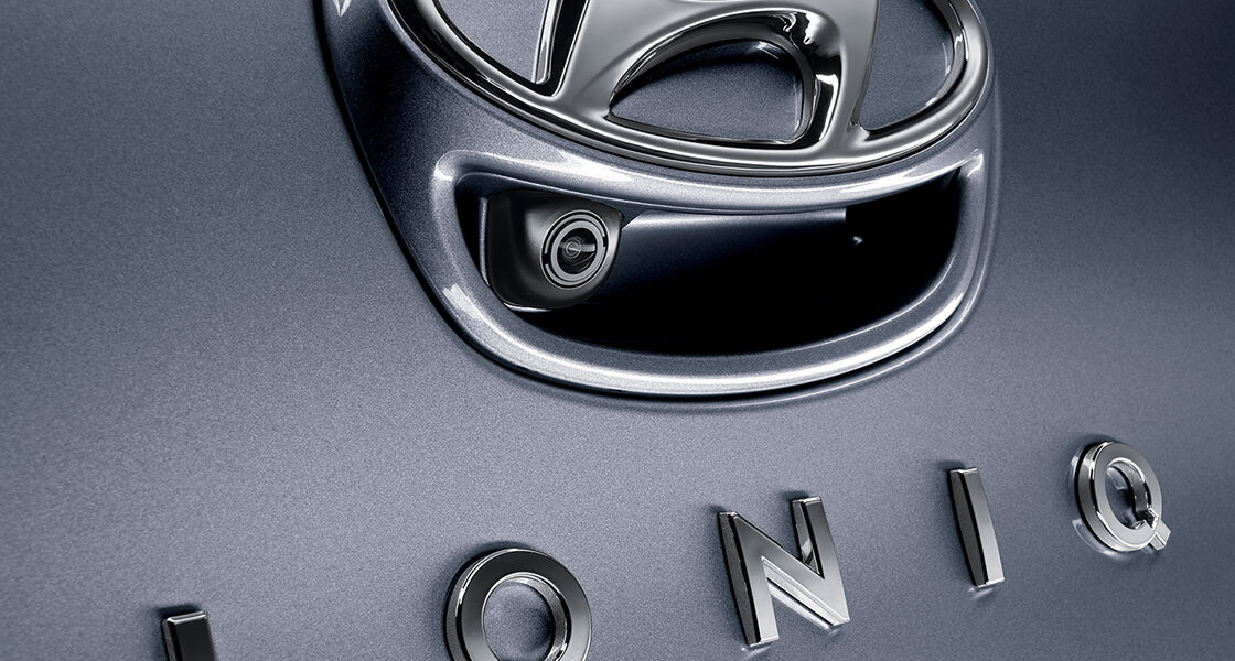 Rearview camera (steering-linked)