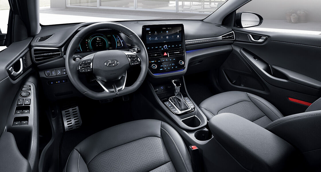 Plug-in Q trim with full option in Black interior