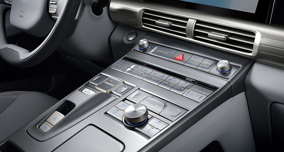 Bridge-type center console