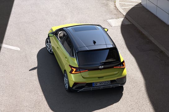 Aide au stationnement arrière avec fonction freinage